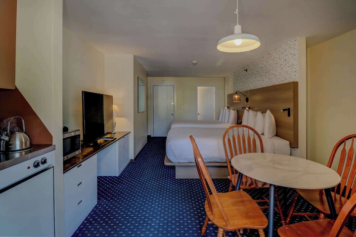 Room 119 of 157