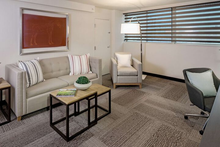 The Rushmore Hotel & Suites BW Premier Collection