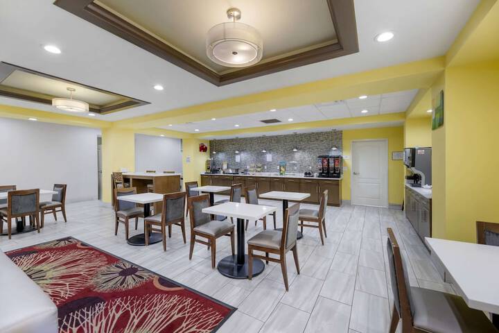 Quality Inn & Suites Carlsbad Caverns Area
