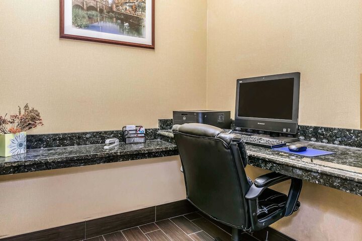 Business Center 22 of 22