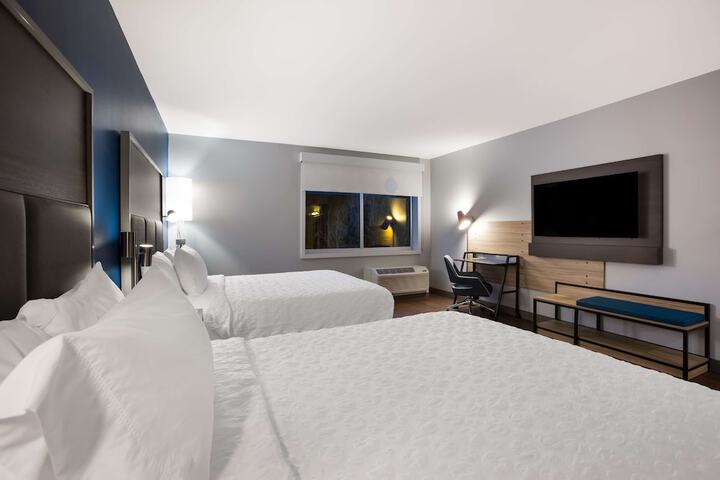 Room 16 of 48