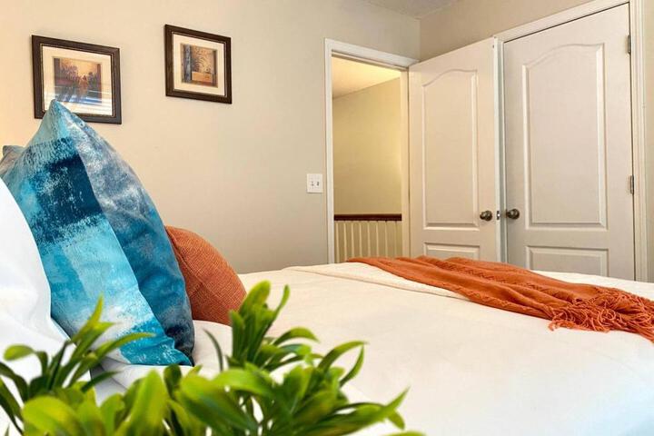 Spacious & comfy home in ultra-convenient location 2025 Traveller Award Winner