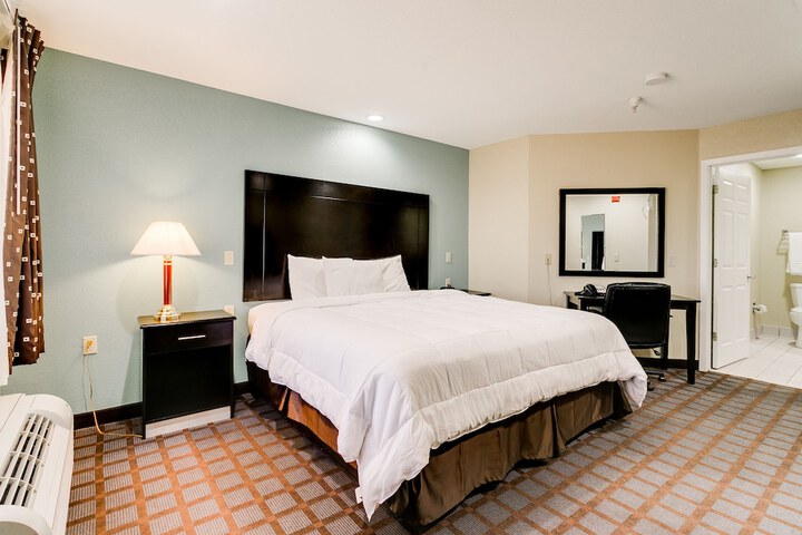 Room 13 of 40