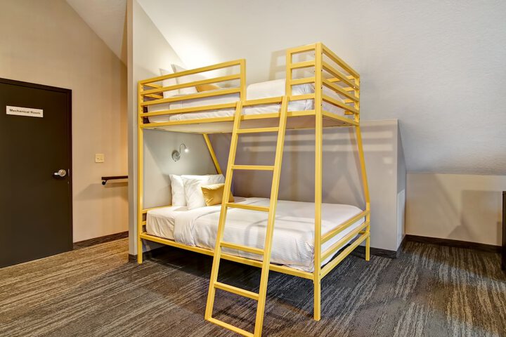 Room 33 of 55