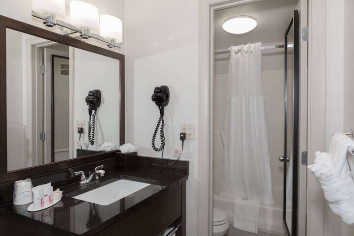 Room 15 of 33