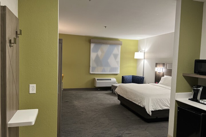 Holiday Inn Express & Suites Woodward by IHG
