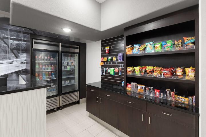 La Quinta Inn & Suites by Wyndham Kyle - Austin South