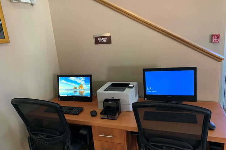 Business Center 24 of 25