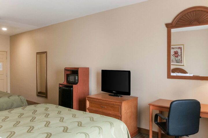 Room 27 of 40