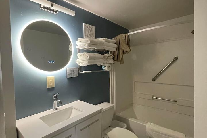 Room 48 of 83