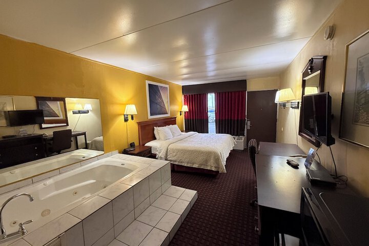 Days Inn by Wyndham Seymour