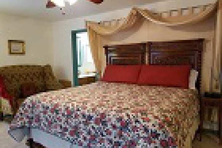 Room 21 of 34