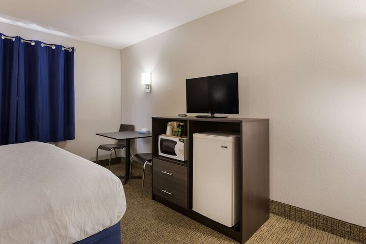 Room 16 of 28