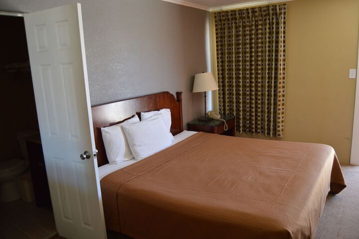 Room 8 of 27
