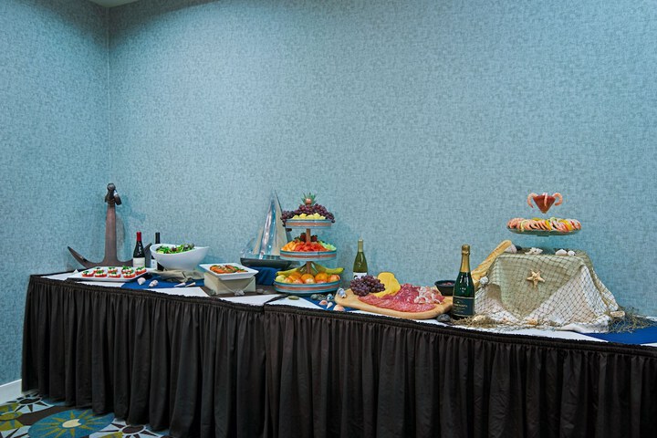 Dining 31 of 42