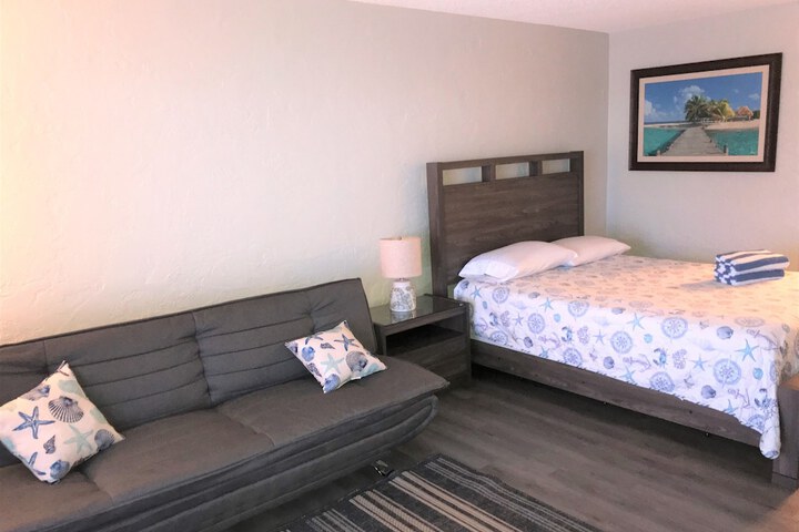 Room 10 of 25