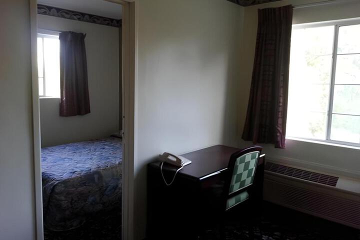 Pomona Lodge Motel