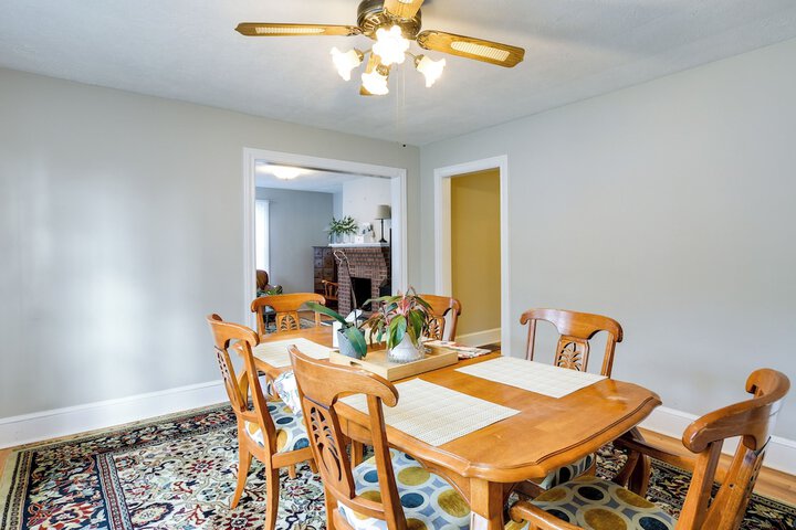 Pet-friendly Travelers Rest Home w / Covered Patio