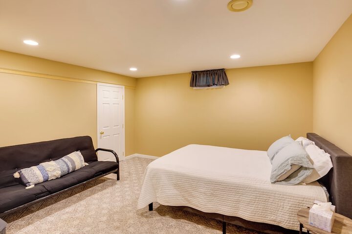 Expansive Upstate Home w / Home Theater!