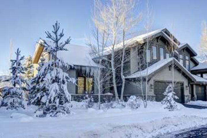 The Cove Condominium by Alpine Ski Properties