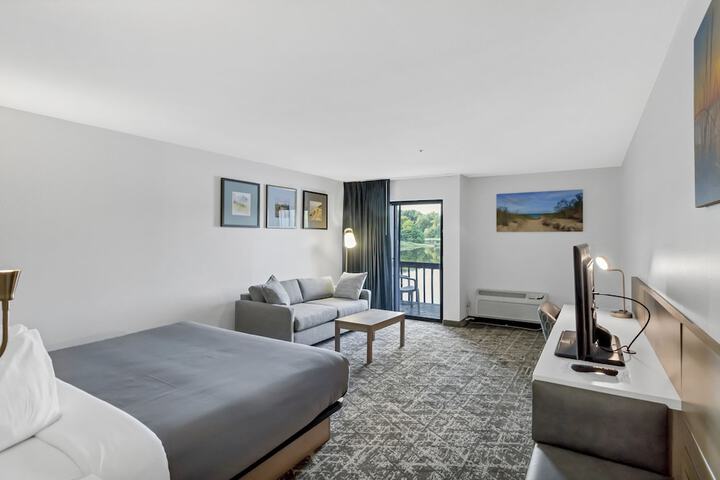 Waterbird Lakeside Inn