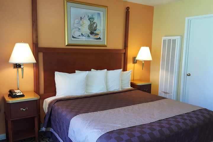 Room 17 of 32