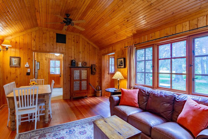 Lake Creek Lodge