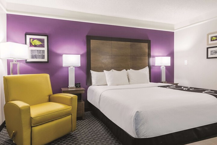 La Quinta Inn & Suites by Wyndham Alexandria Airport