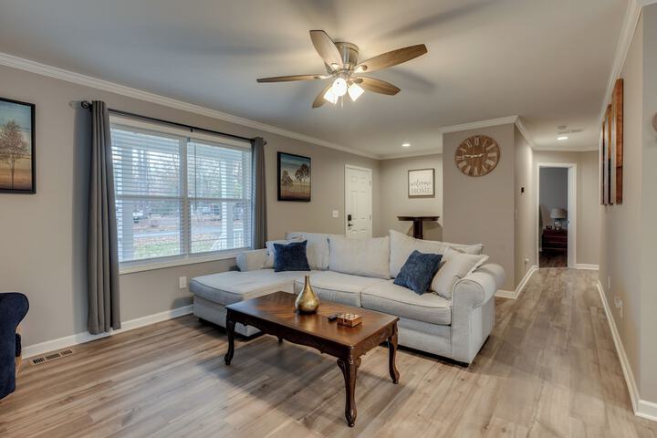 Family-friendly Home w / Deck Near Colonial Beach!