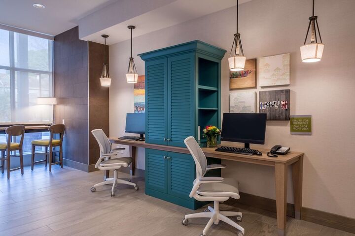 Business Center 25 of 27