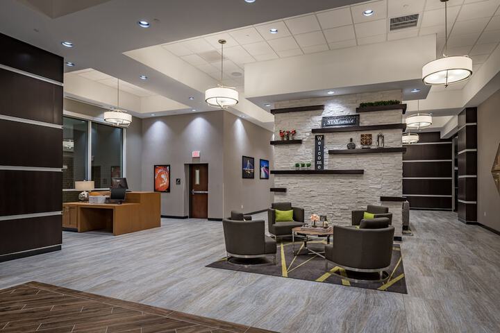 Business Center 99 of 101