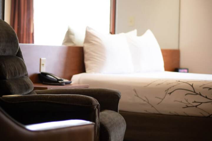 Monument Inn & Suites