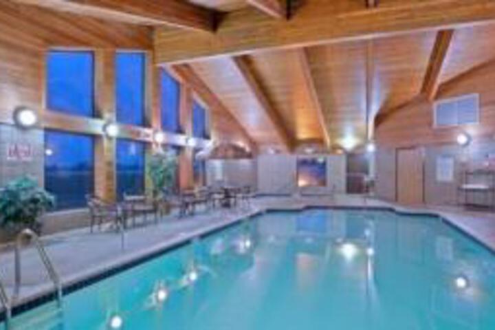 AmericInn Lodge & Suites Hesston