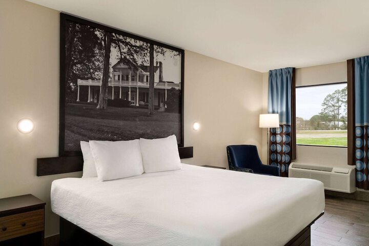 Super 8 by Wyndham Ocean Springs Biloxi