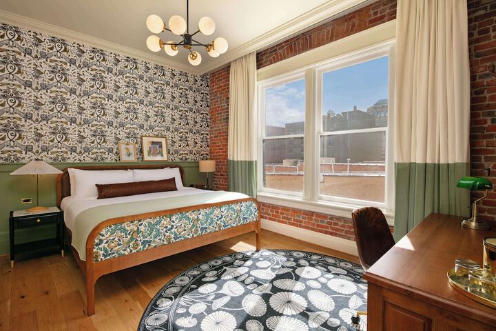 Room 16 of 83