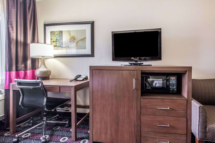 Room 25 of 42