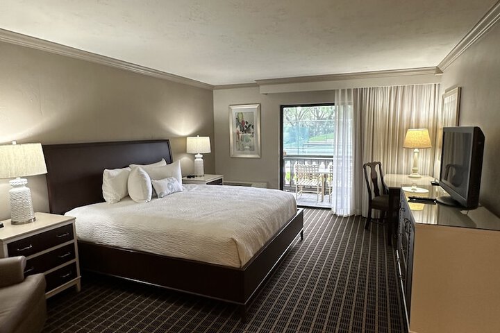Room 33 of 85