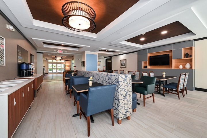 Holiday Inn Express & Suites Charlotte Southeast - Matthews by IHG