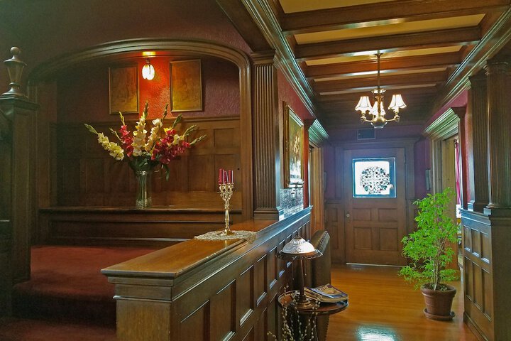 Ballroom/Hall 72 of 98