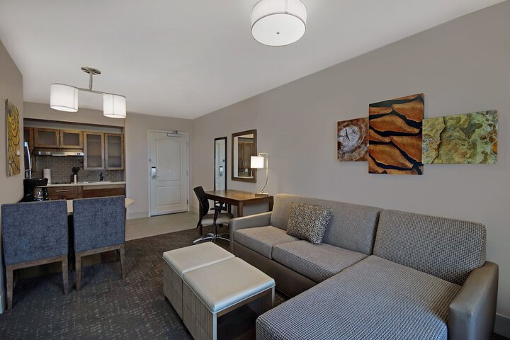 Staybridge Suites Sterling Heights - Detroit by IHG