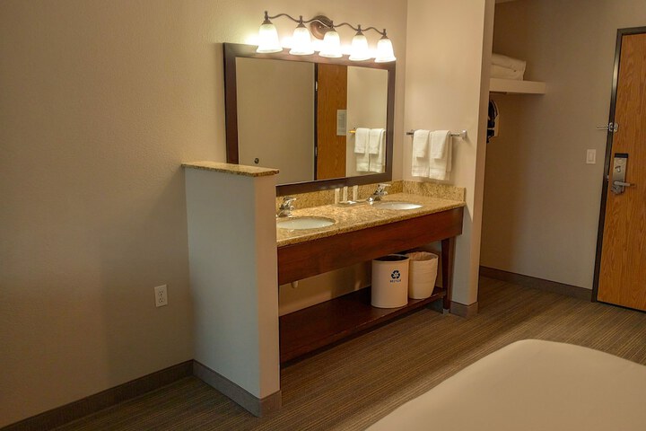 Room 26 of 33
