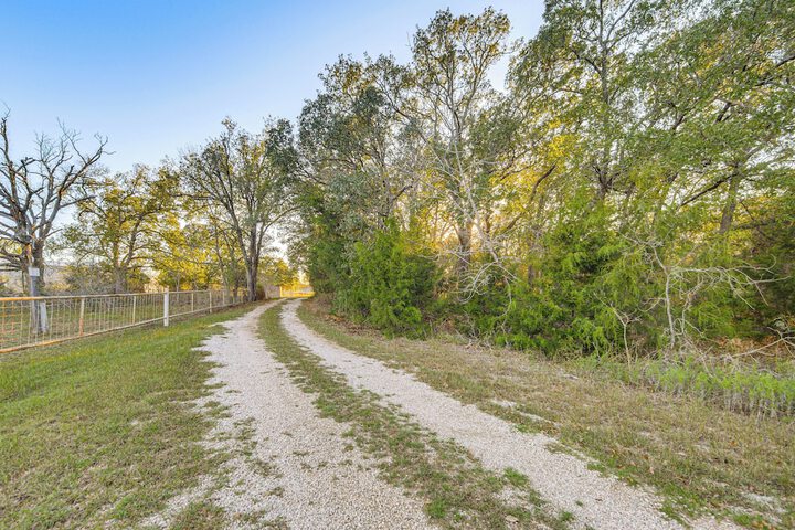 Game Room Trails! 30-acre Lakefront Streetman Gem