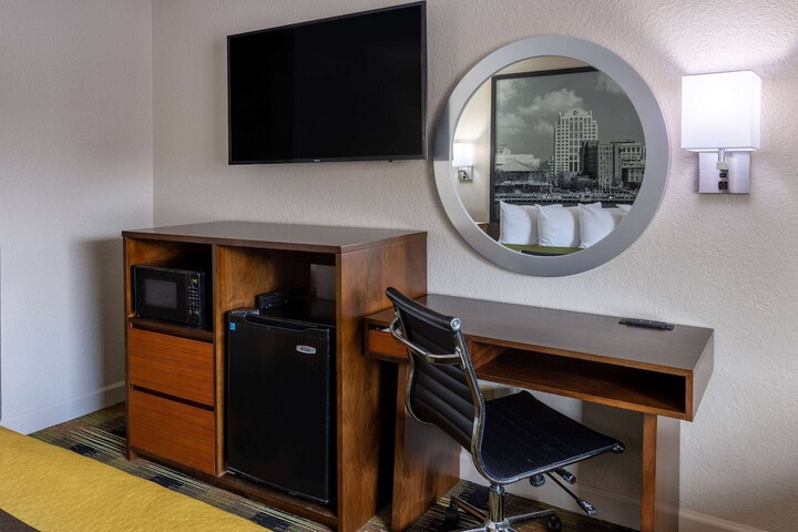 Room 12 of 21