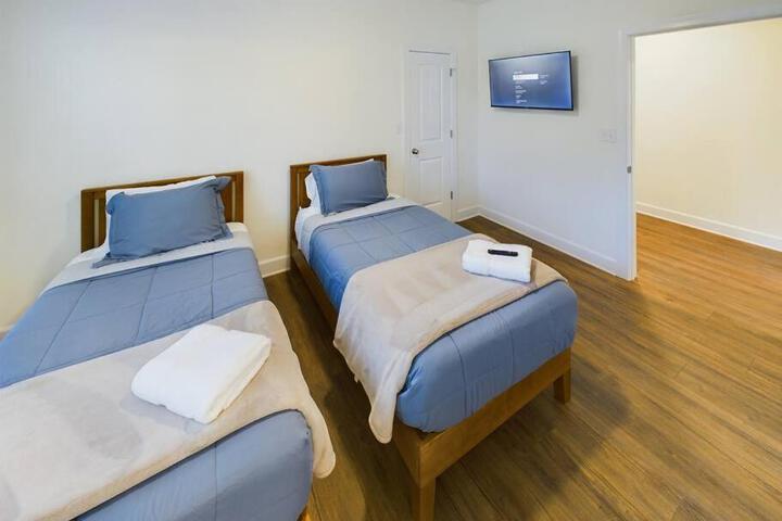 PIckens Place Unit B