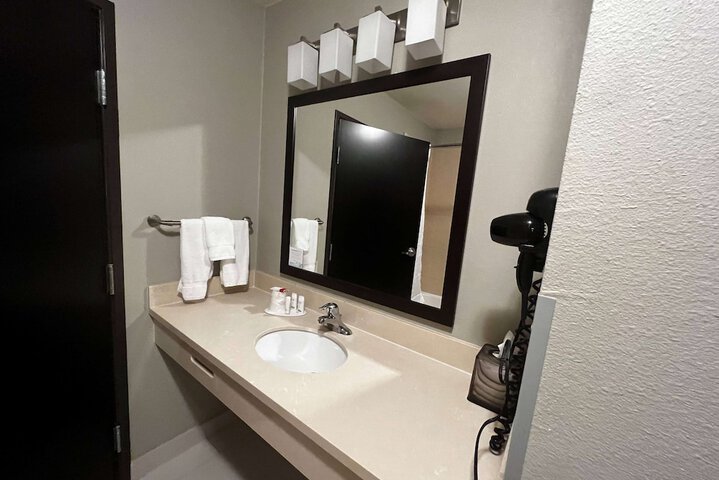 Room 30 of 42