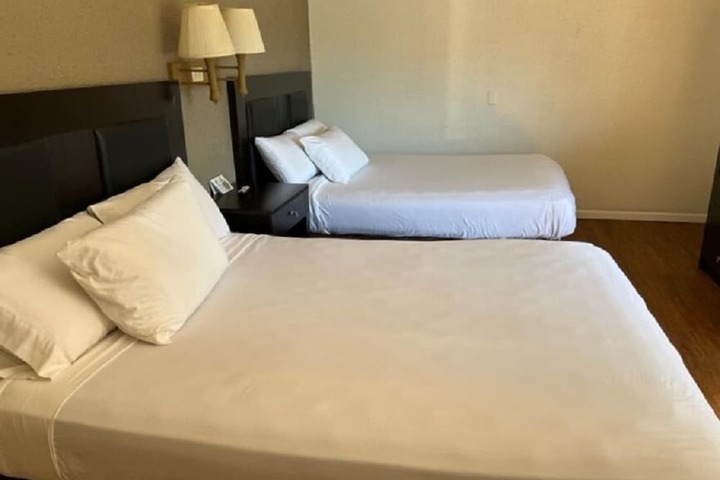 Room 13 of 25