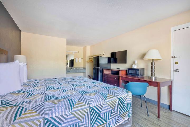 Room 12 of 23