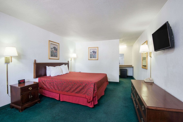 Room 12 of 18