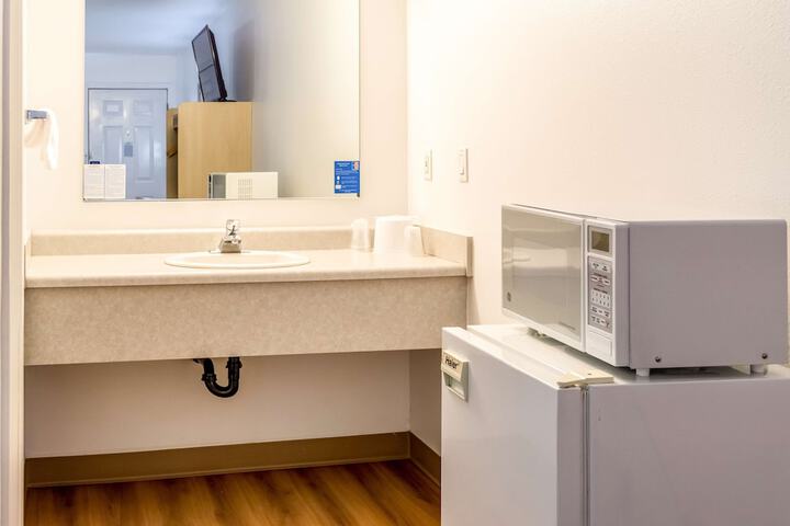 Motel 6 Albany OR