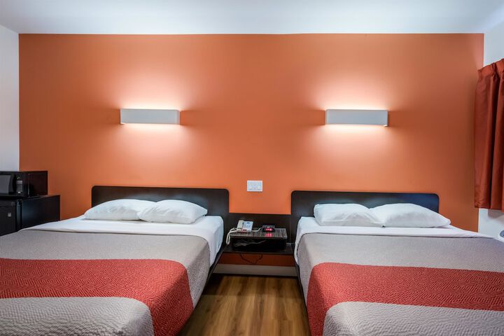 Room 17 of 28